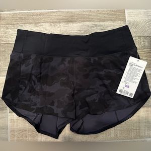 NWT lululemon Speedup Short MR 4” - size 8